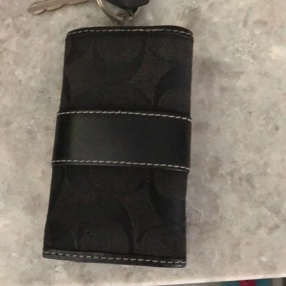 - Coach keycase - Picture 2 of 2